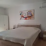 شقة And Vinko Matic